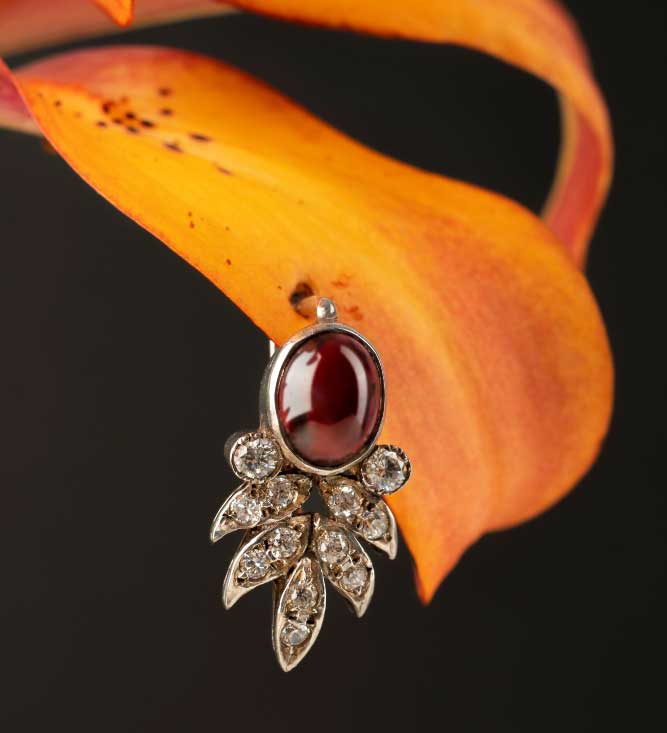 Gemstone Jewellery: Earring with precious stones